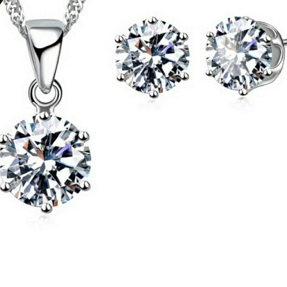 Studs earings and pendant